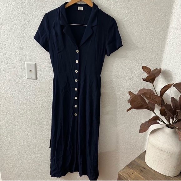 Aritzia Wilfred Button Down Dress

Size xs - Picture 4 of 13